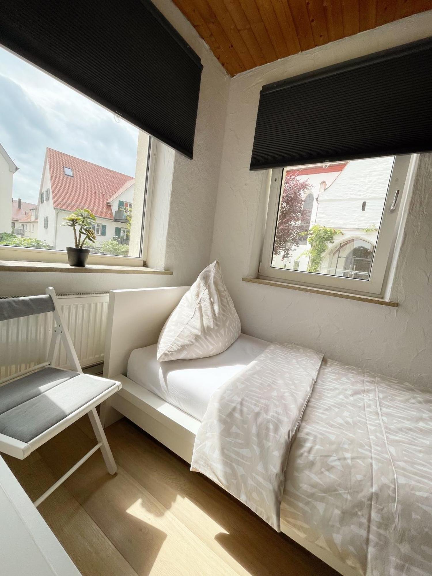 Haus Leipheim Hotel Buitenkant foto